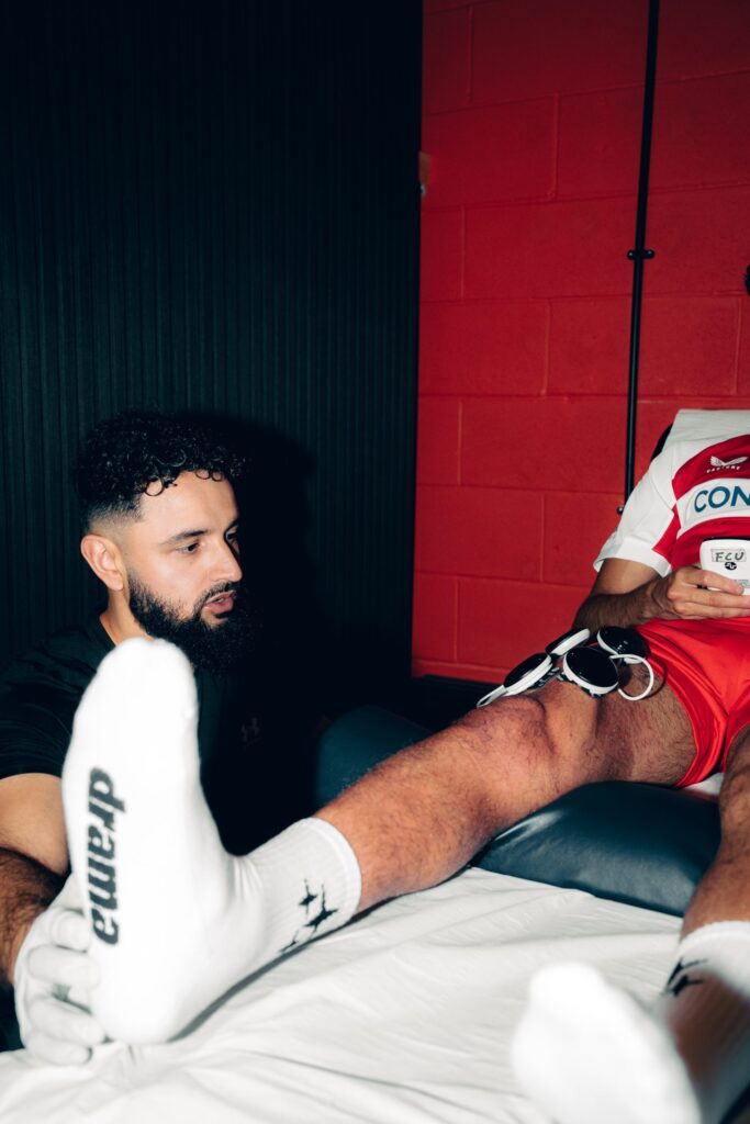 Physiotherapy Expert in Manchester with athlete patient by I-Physiotherapy Health & Performance